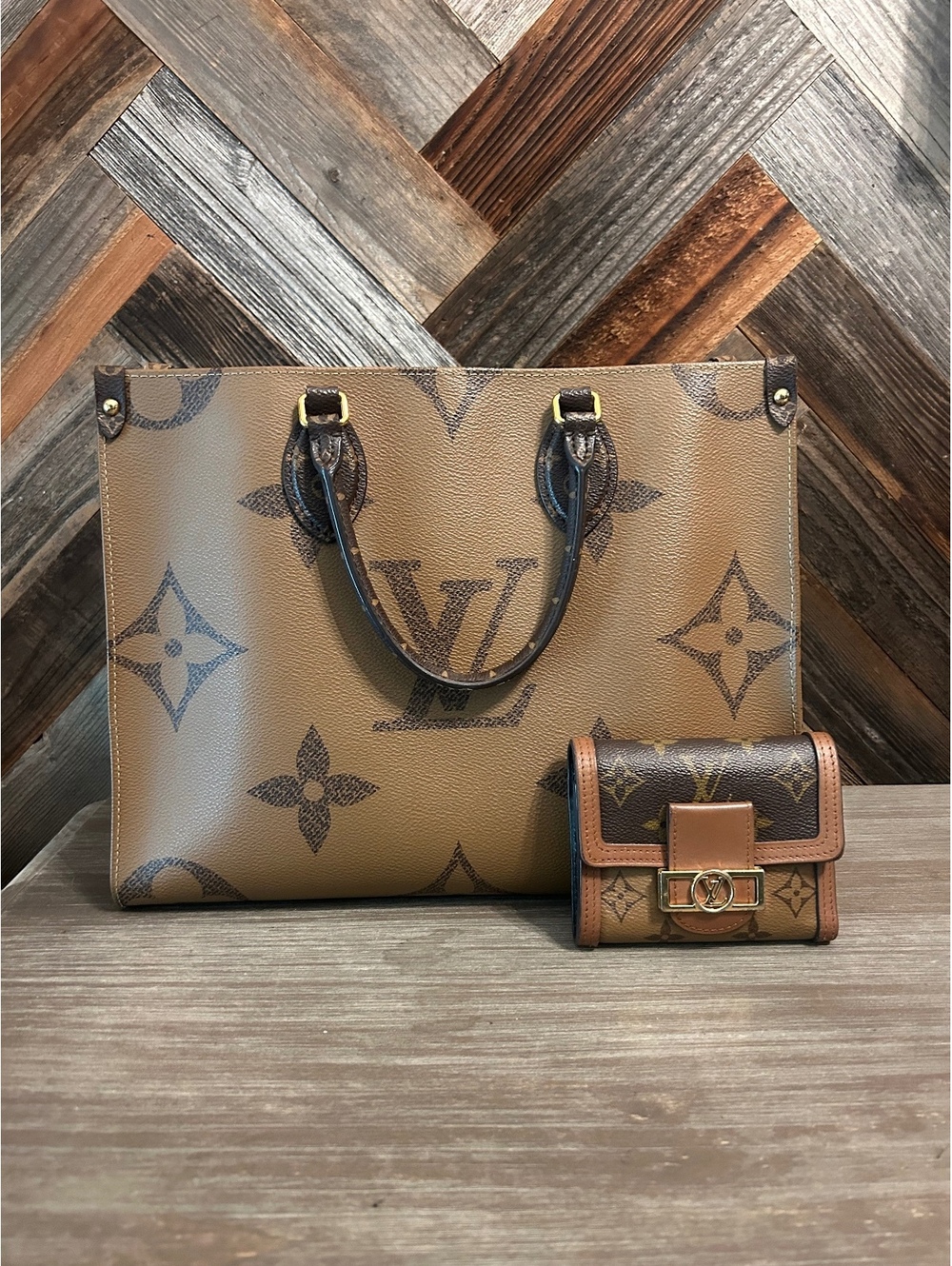 Louis Vuitton Onthego MM Tote Bag with Wallet
